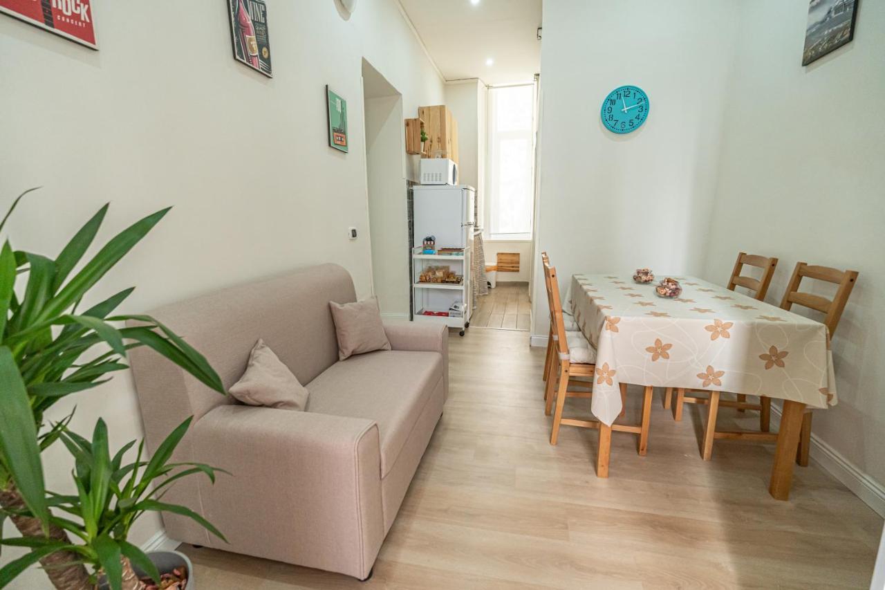 Casa Vacanze Decumano 18 Napoli Bagian luar foto